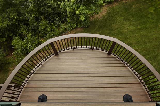 deck with curved rails